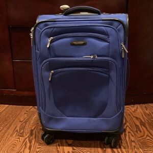 Ricardo Beverly Hills Blue Men's Travel Bag

Great condition
Feather light